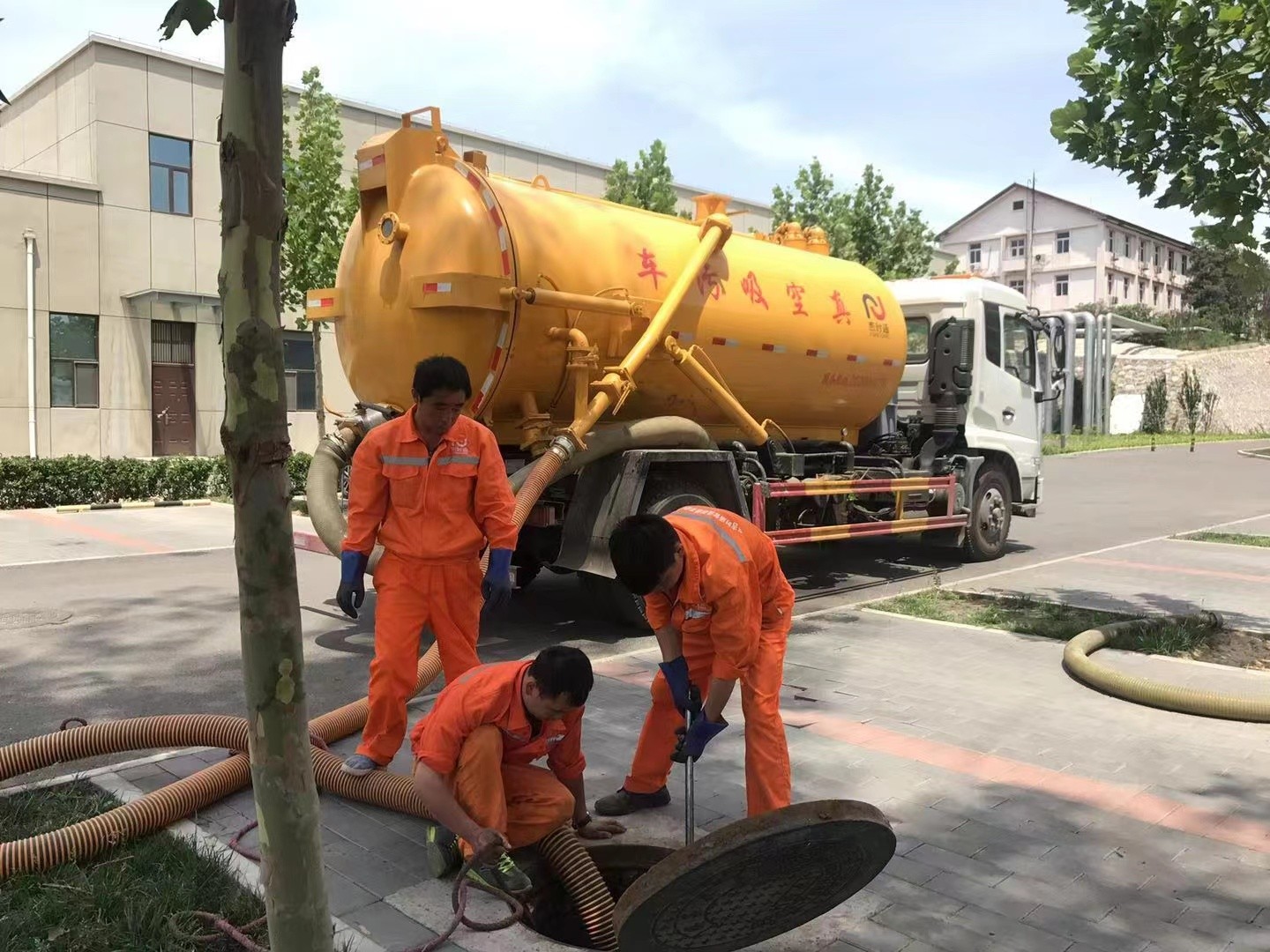 同安化粪池清理与5-8吨吸粪车施工效率分析